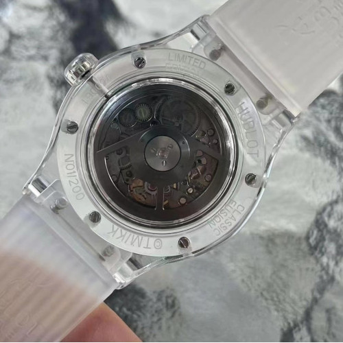 V9 Factory不負眾望，真正王炸產品Hublot宇舶x村上隆全新聯名腕錶，閃耀襲來！
