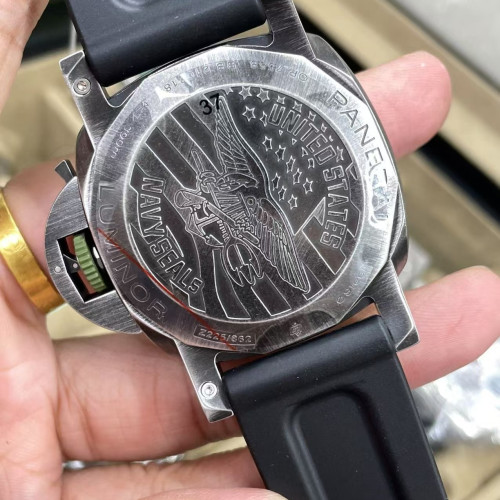 VS厰沛納海，44mm，橡膠錶冠，eSteelTM棕色錶殼，漸層灰黑色錶盤 ，P.9010自動機芯，PAM1412