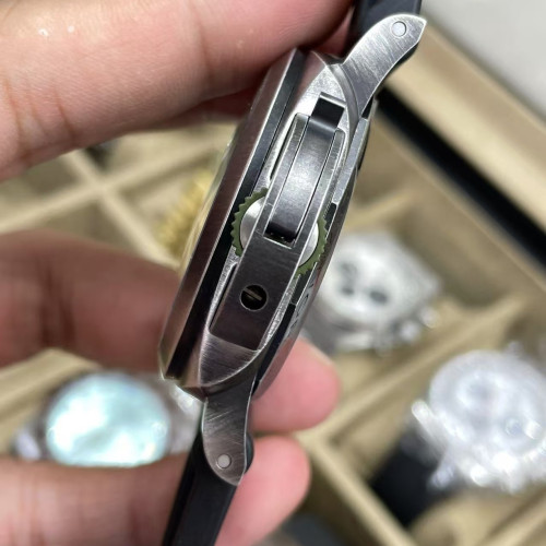 VS厰沛納海，44mm，橡膠錶冠，eSteelTM棕色錶殼，漸層灰黑色錶盤 ，P.9010自動機芯，PAM1412