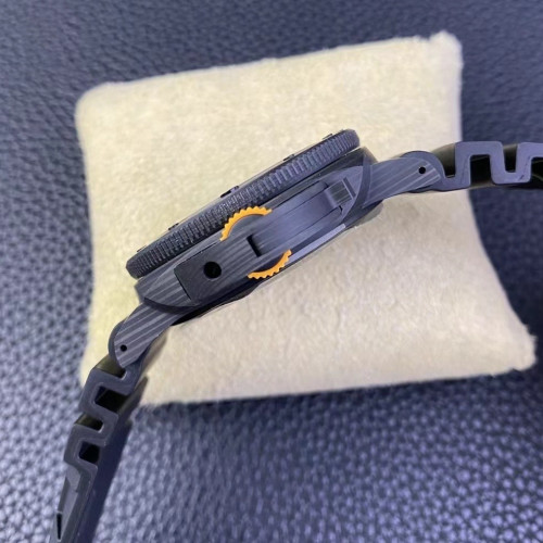 VS廠沛納海PAM1324，碳纖維，尺寸44mm，搭載VS獨家P.9000機芯