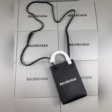 巴黎Balenciaga牛皮購物袋新成員——手機包想要帥、簡潔又不用擔心出錯的