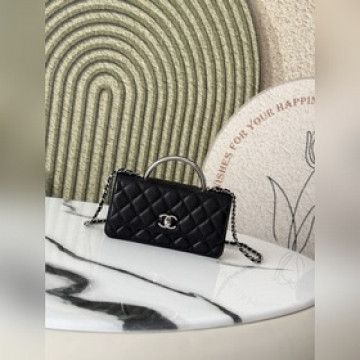 風琴包CHANEL25p黑銀手柄 一眼就愛上的款，手柄和logo都是滴膠設計