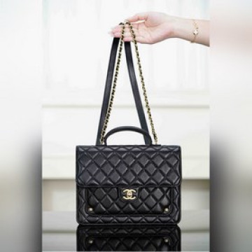頂級進口原廠皮 所見即所得！ Chanel 25B秋冬 郵差雙肩背包 黑金