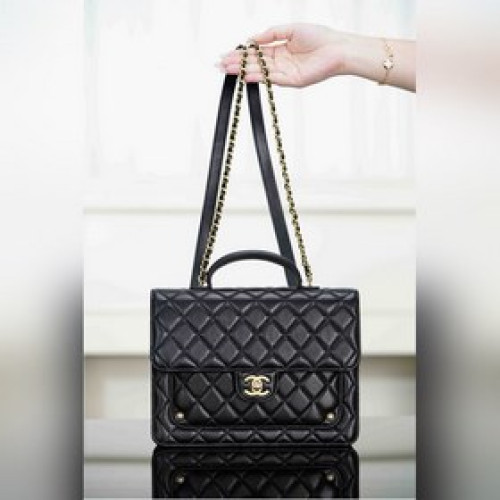 頂級進口原廠皮 所見即所得！ Chanel 25B秋冬 郵差雙肩背包 黑金