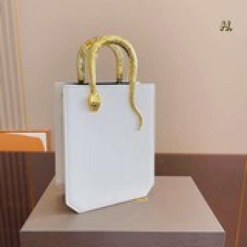 寶格麗mini托特 Tote |蛇頭包太愛啦實物真的很好看！！手感也很好 雖然