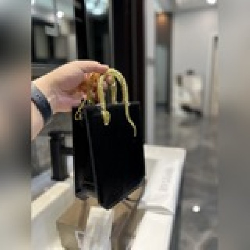 寶格麗mini托特 Tote |蛇頭包太愛啦實物真的很好看！！手感也很好 雖然