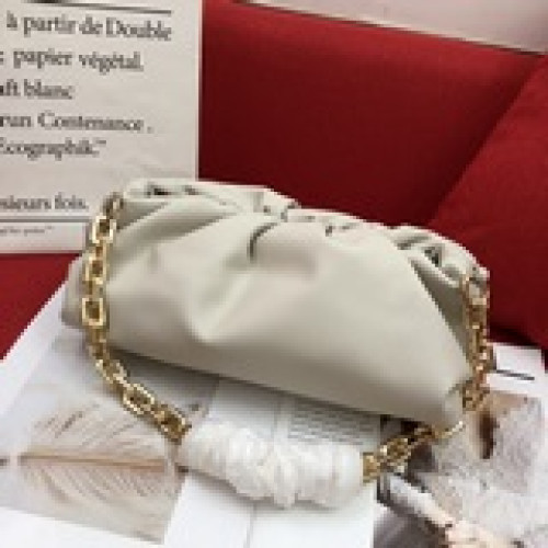 大號無肩帶 bottega veneta the chain ouch 最近真的