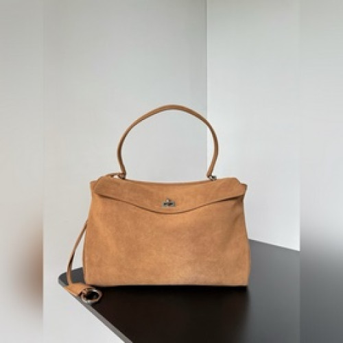 Balenciaga Rodeo 好不容易搶到的Rodeo！！！柔軟的大廓形包包