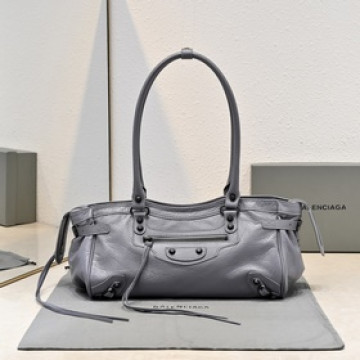 Balenciaga長款胯下長挽機車包，顔色：灰色