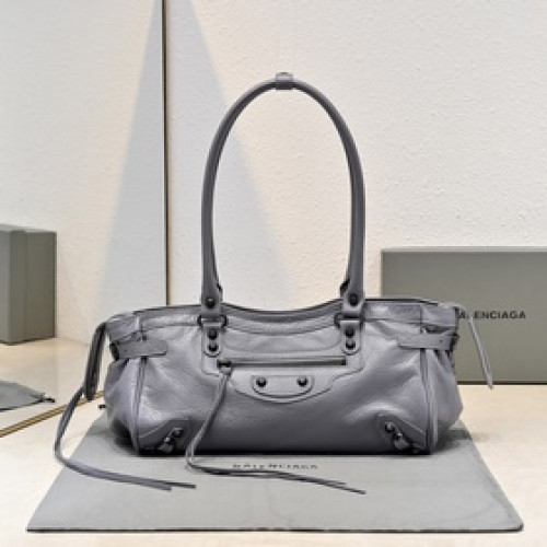 Balenciaga長款胯下長挽機車包，顔色：灰色