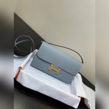 H家出新品咯 Constance 康康斜挎包也可以當手包使用 配置肩帶 配置包裝