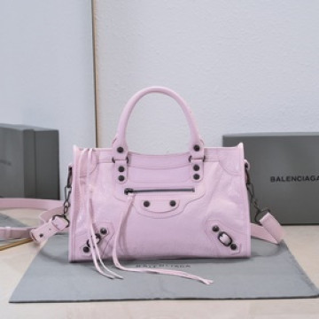 Balenciaga， 時代眼淚 機車包經典系列重現，時尚潮流，比舊版更簡潔大方