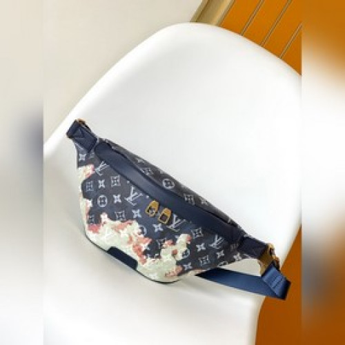 頂級原單M23905  新款男士胸包胸包，美麗的設計細節，采用拉鍊，方便取用，無
