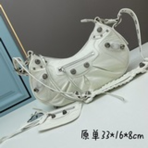 【原單大號】 爆裂文銀色Balenciag Le Cagole半月牙腋下包斜挎