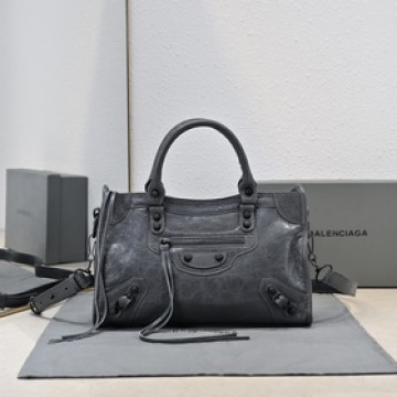 2026Balenciaga款 顔色，機車包經典系列重現，時尚潮流，比舊版更簡潔