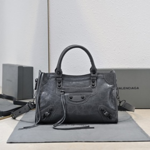 2026Balenciaga款 顔色，機車包經典系列重現，時尚潮流，比舊版更簡潔