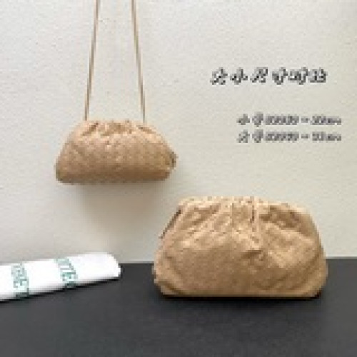 編織-  bottega veneta 葆蝶家的雲朵包- 一貫走高端穩重路線