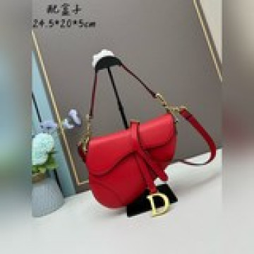 配盒 3種肩帶随搭配 大號尺寸：24.5 x 20 x 5 公分be a cla