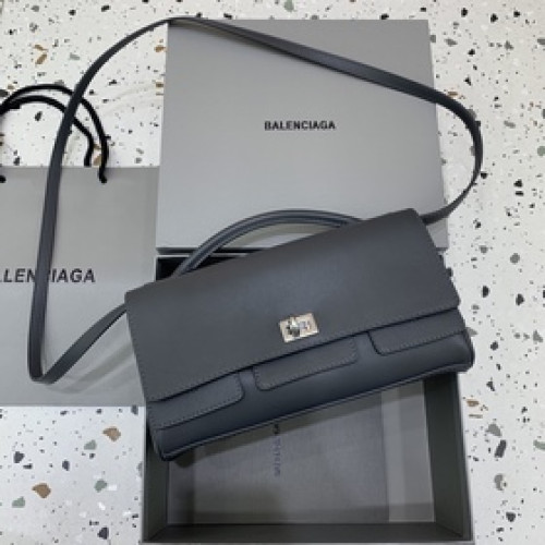 新款 Bel Air Clutch 翻蓋手拿包[深灰色] 一向巨能裝的巴黎家 推