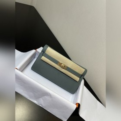 Kelly woc熱銷款，每個人必收款，實用，多用處，細節圖 顔色杏仁綠，皮質