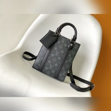 頂級原單 M46453 作為 Sac lat 系列中的小巧版型手袋，Sac la