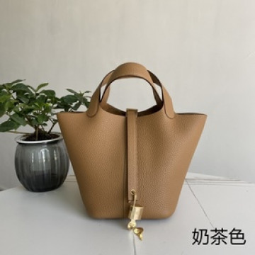 Picotin 菜籃子 奶茶色金扣18cm，進口TC小牛皮，純手縫蜜蠟線，全鋼鍍