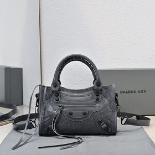 2026Balenciaga款 顔色機車包經典系列重現，時尚潮流，比舊版更簡潔大