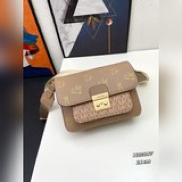 、MK新款印花 斜挎包，老花配牛皮，配禮品盒，隔層多 好收納、尺寸21*16*9