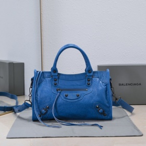 Balenciaga， 時代眼淚 機車包經典系列重現，時尚潮流，比舊版更簡潔大方