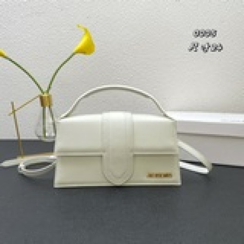 配盒子jacquemus*手提單肩包獨特的包身設計 加上手提時髦又可愛 高純度