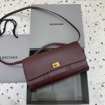 新款 Bel Air Clutch 翻蓋手拿包[棗紅色] 一向巨能裝的巴黎家 推