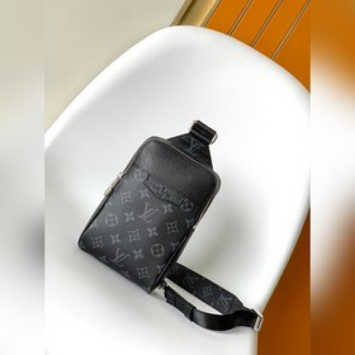 頂級原單 M30741 OUTDOOR 單肩包Taigarama 系列全新推出此