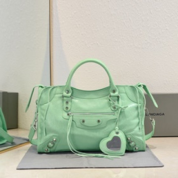 Balenciaga，新款機車包經典系列重現，時尚潮流，比舊版更簡潔大方，輕巧，