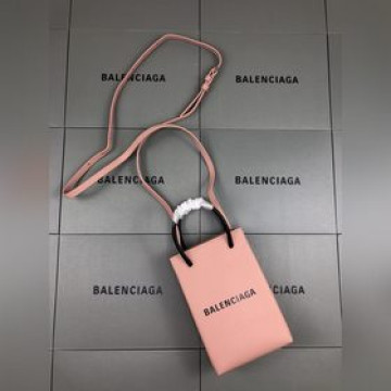 巴黎Balenciaga牛皮購物袋新成員——手機包想要帥、簡潔又不用擔心出錯的