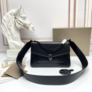 BVLGARI Serpenti Forever 系列 具有現代氣息、都市風情