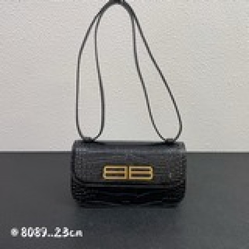 Balenciag gossi 出新 腋下豆腐包 通勤的硬挺版型 内裡多隔層
