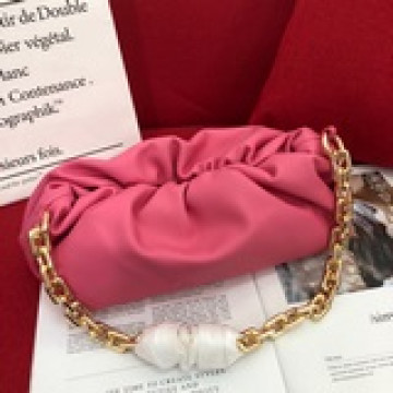 大號無肩帶 bottega veneta the chain ouch 最近真的