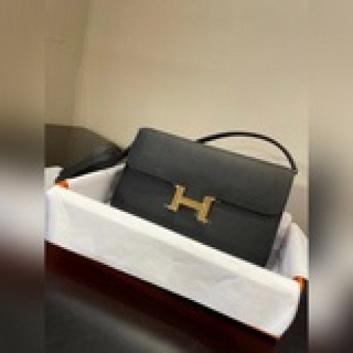 H家出新品咯 Constance 康康斜挎包也可以當手包使用 配置肩帶 配置包裝