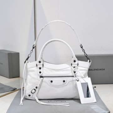 Balenciaga長款腋下包，尺寸：34 cm*20 cm*7 cm，顔色：奶