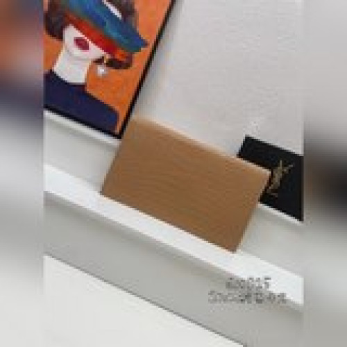 鳄魚牛皮 uptown_新品手拿包 （配盒子）最經典的标志性金屬logo，牛皮