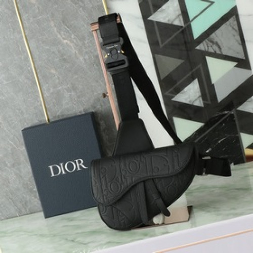 馬鞍包黑色 Dior Gravity 印花效果皮革和黑色粒面牛皮革￥30，00