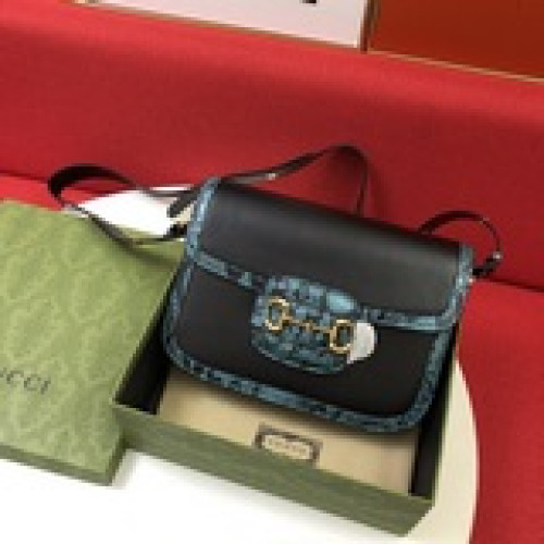 配蛇紋1955 horsebit bag 複古馬銜扣手袋，谷馳複古回潮，設計師和