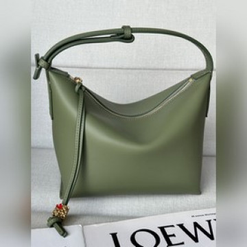 LOEWE 新款 皮質CUBI 便當包 愛心]限量款 納帕牛皮革CUBI手袋*是