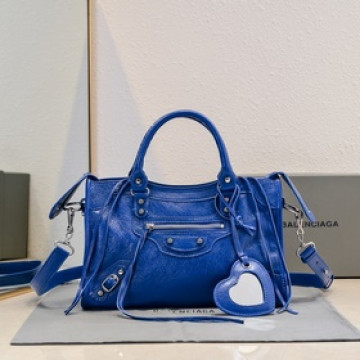 Balenciaga，新款機車包經典系列重現，時尚潮流，比舊版更簡潔大方，輕巧，