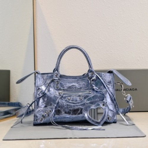 Balenciaga，新款機車包經典系列重現，時尚潮流，比舊版更簡潔大方，輕巧，