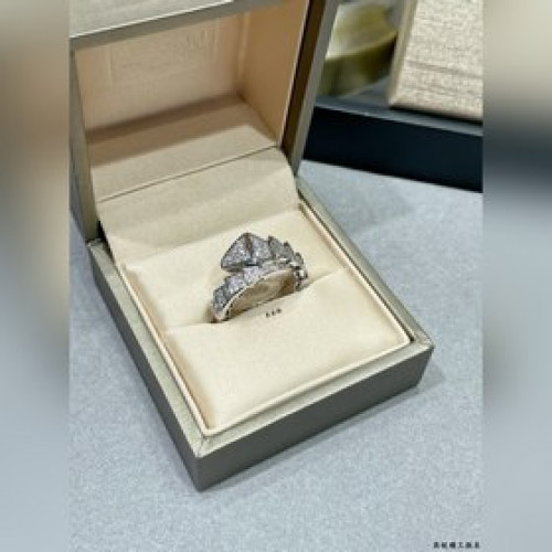 [原單對版] (配全套包裝) BVLGARI寶格麗寬版單圈滿鑽蛇戒指。以令人沉