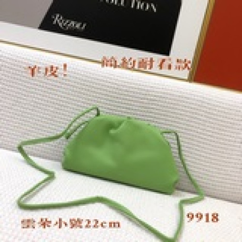 小號 當下最火的雲朵包逆襲之路開始原Ce1ine 設計師出品還是那麼簡約有