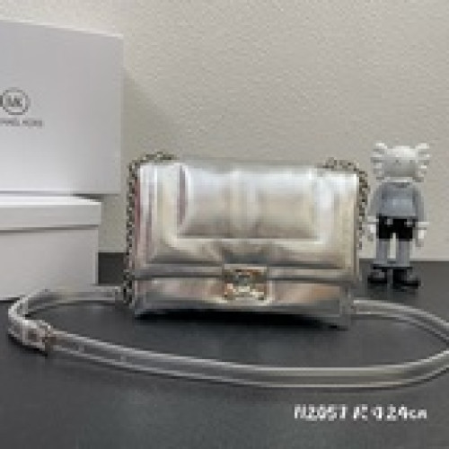 【全皮配盒子】  MK牛皮材質，秋冬季節新品來襲，手感柔軟，大衆又大氣，永不