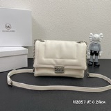 【全皮配盒子】  MK牛皮材質，秋冬季節新品來襲，手感柔軟，大衆又大氣，永不