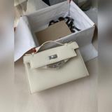 絕美一包，奶昔白拼琥珀黃愛家超級經典的一款入門級包包，配Kelly 一代 /